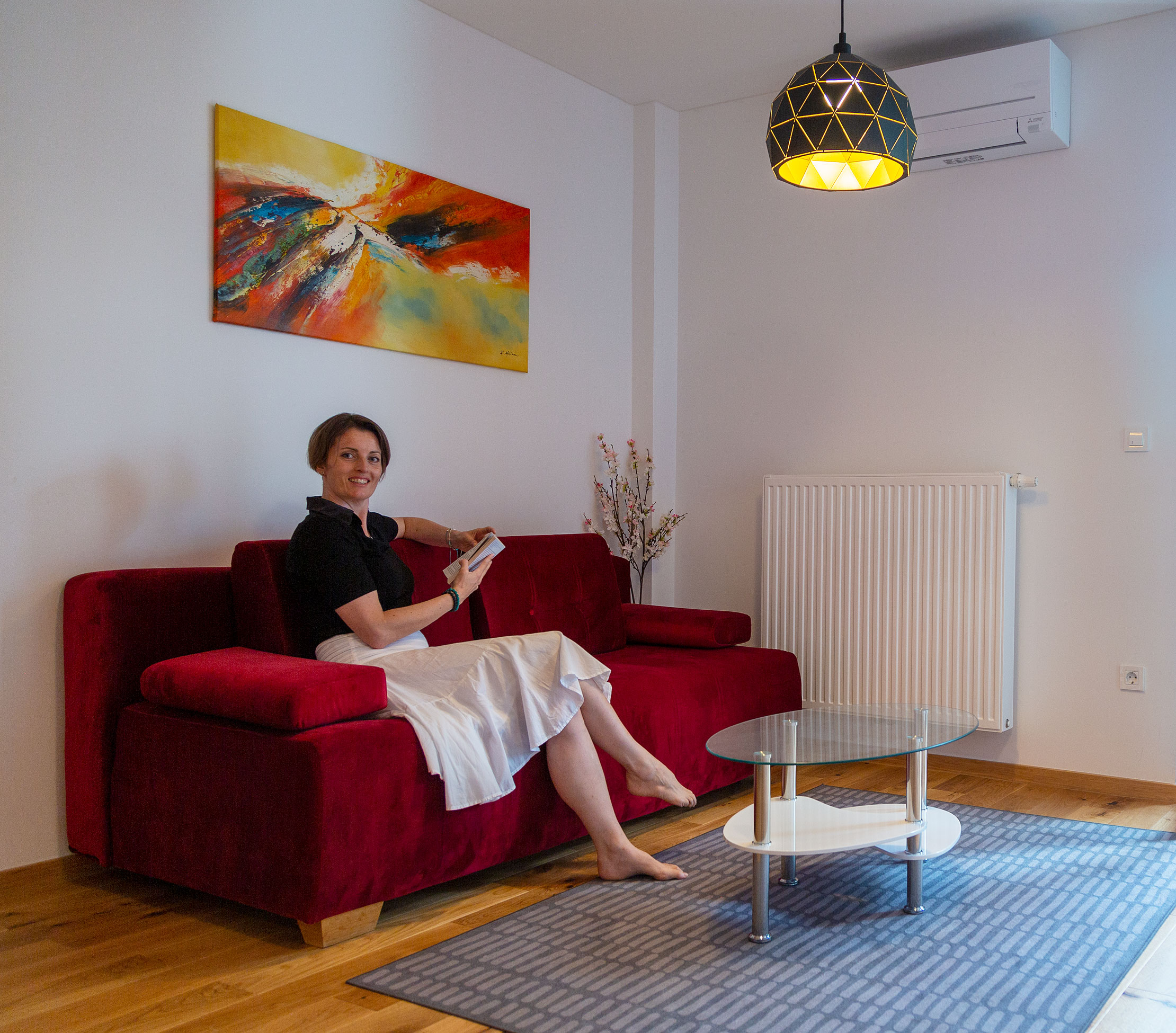 Histrias Apartments - gospodična na sofi