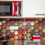 Kuhinja v rdečem apartmaju